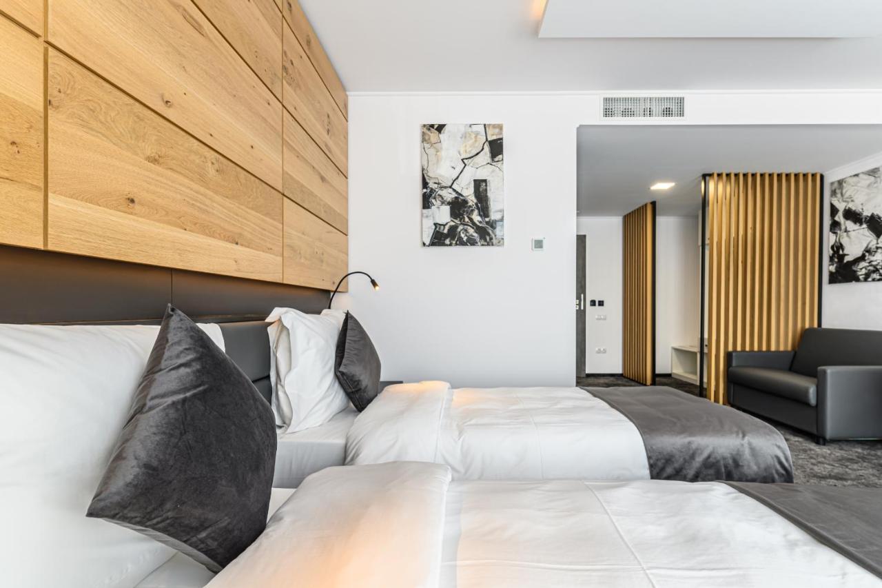 B The Hotel Сфинту-Ґеорґе Екстер'єр фото