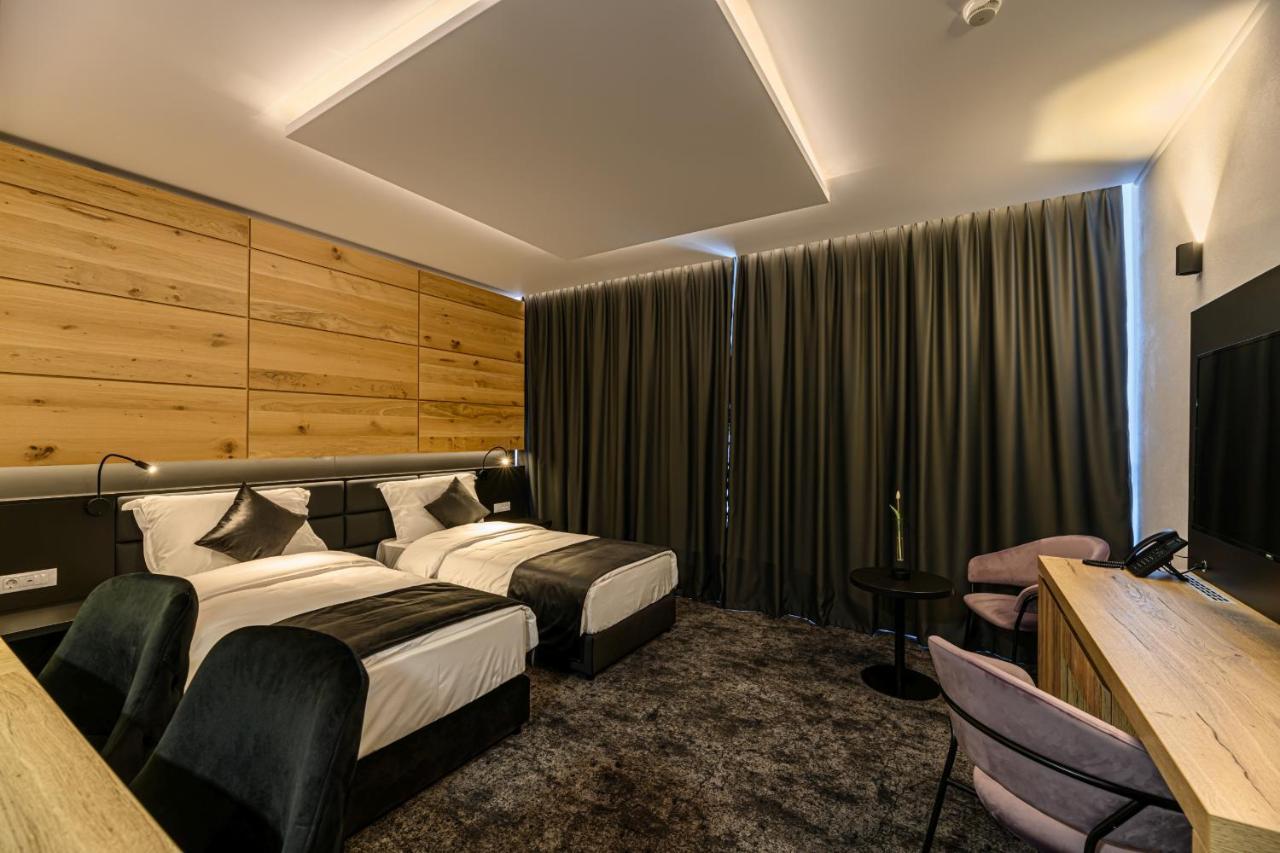 B The Hotel Сфинту-Ґеорґе Екстер'єр фото