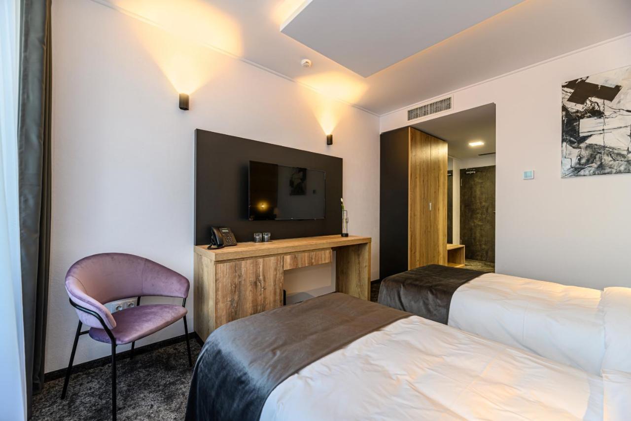 B The Hotel Сфинту-Ґеорґе Екстер'єр фото