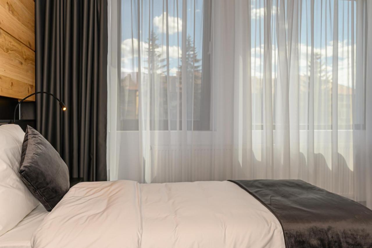 B The Hotel Сфинту-Ґеорґе Екстер'єр фото