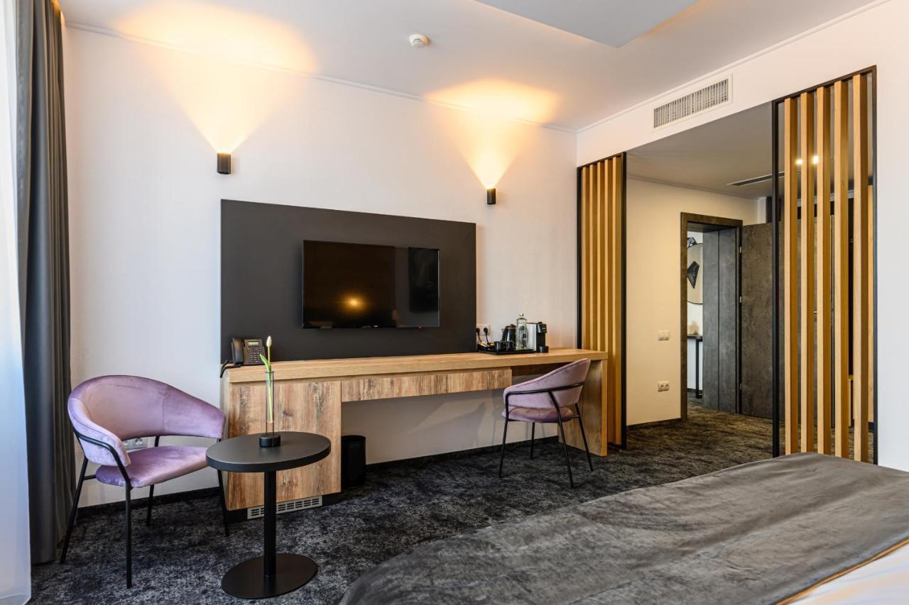 B The Hotel Сфинту-Ґеорґе Екстер'єр фото