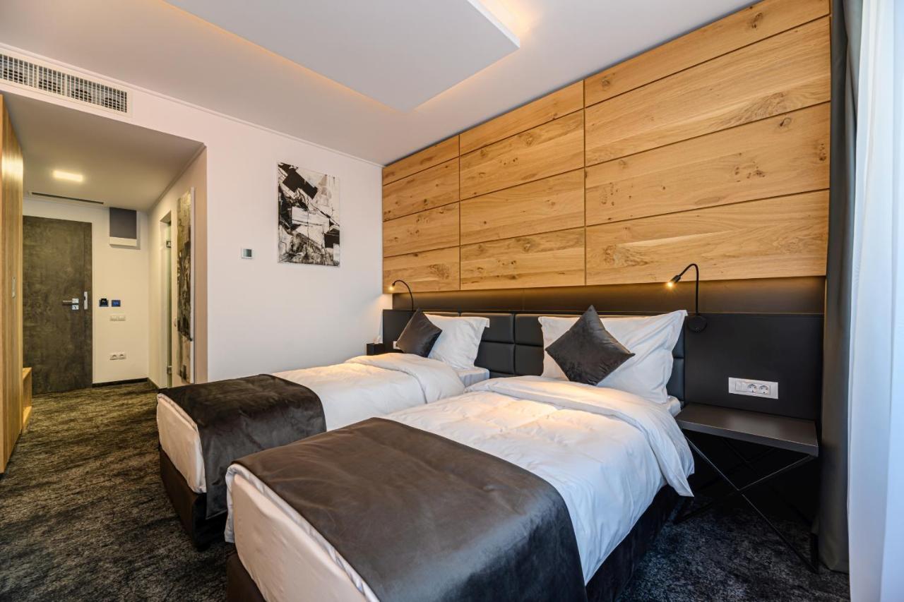 B The Hotel Сфинту-Ґеорґе Екстер'єр фото
