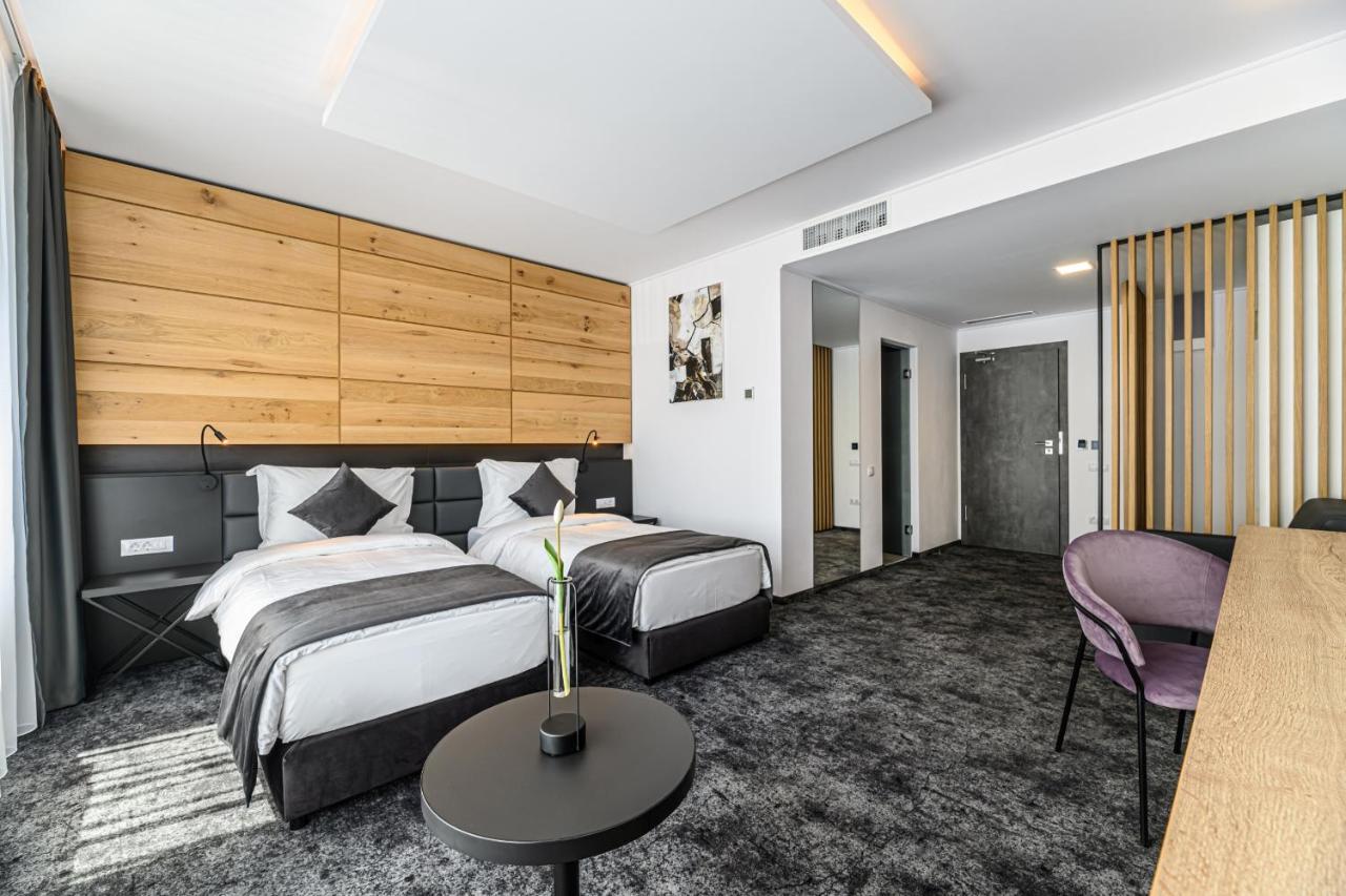 B The Hotel Сфинту-Ґеорґе Екстер'єр фото