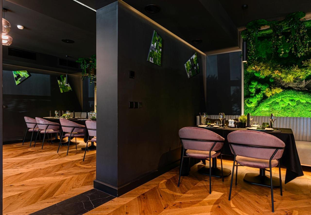B The Hotel Сфинту-Ґеорґе Екстер'єр фото