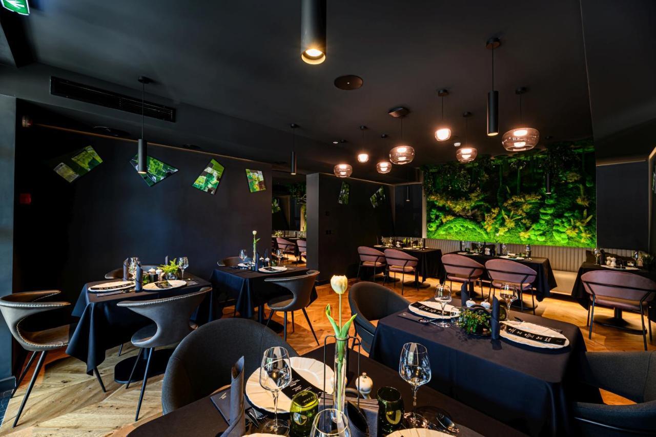 B The Hotel Сфинту-Ґеорґе Екстер'єр фото