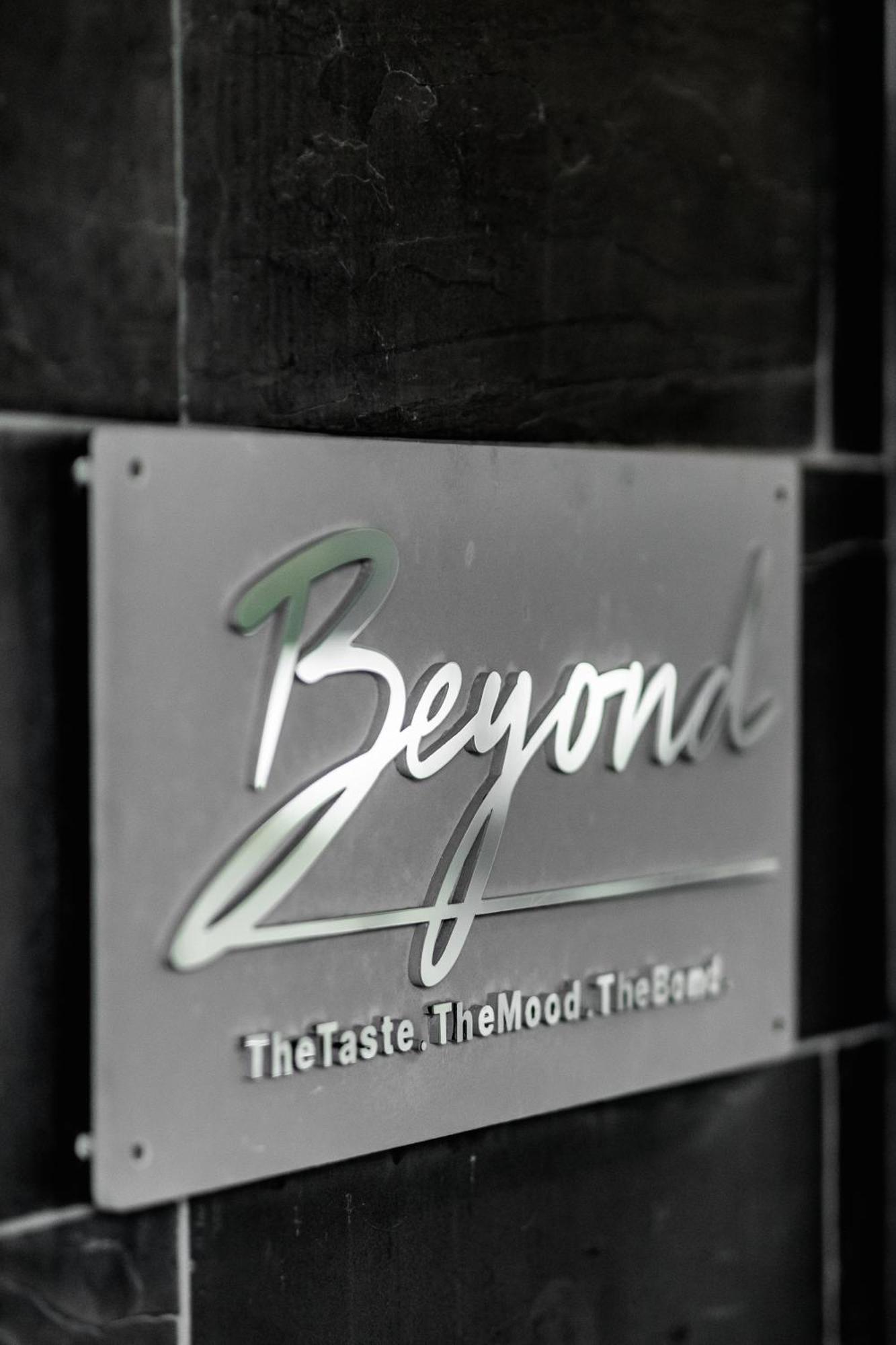 B The Hotel Сфинту-Ґеорґе Екстер'єр фото
